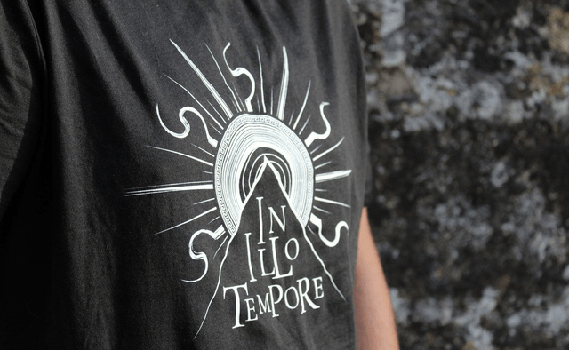 T-shirt - In Illo Tempore - logo - Unisex 